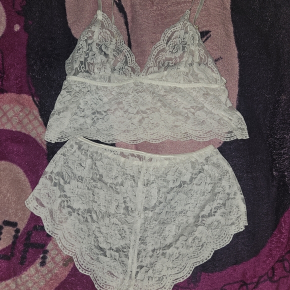 Elegant Lace Bralette and Shorts Set - White - Picture 1 of 1